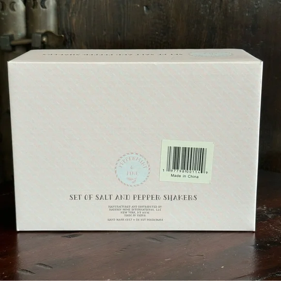 Peppermint & Pine Pastel Nutcrackers Ceramic Christmas Salt & Pepper Shaker Set - Picture 6 of 6